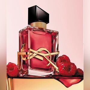 YSL LIBRE
Berry Crush
Deluxe Mini-7.5ml
Brand NEW in Box